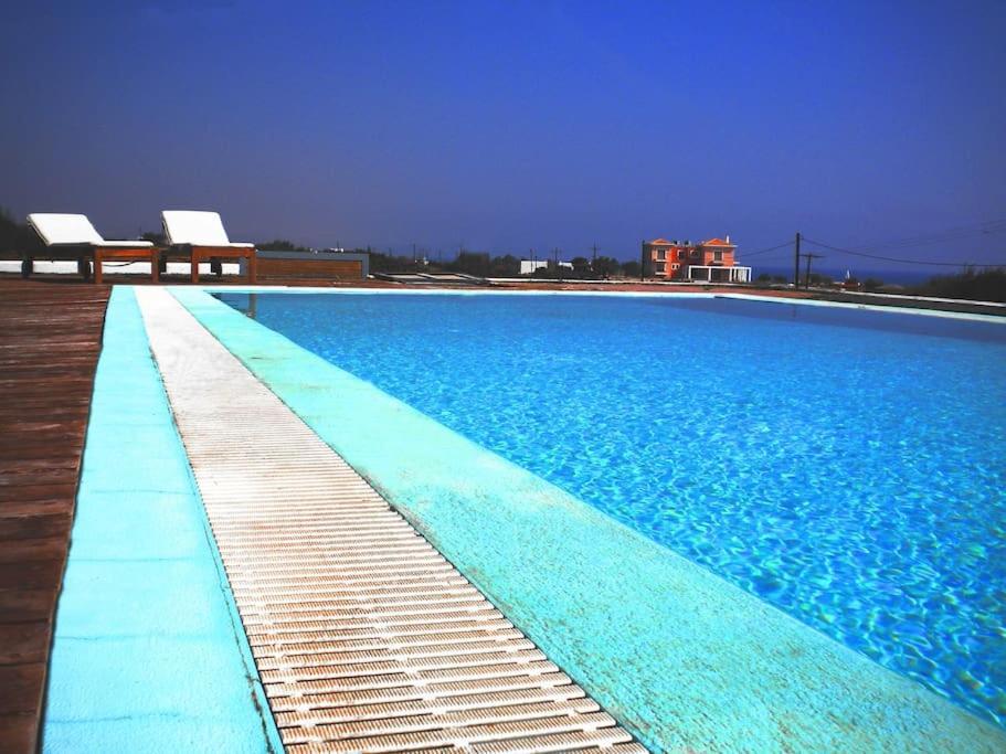 Villaer Cristelia Seafront & Pool
