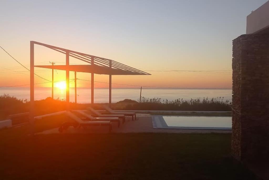 Villaer Cristelia Seafront & Pool