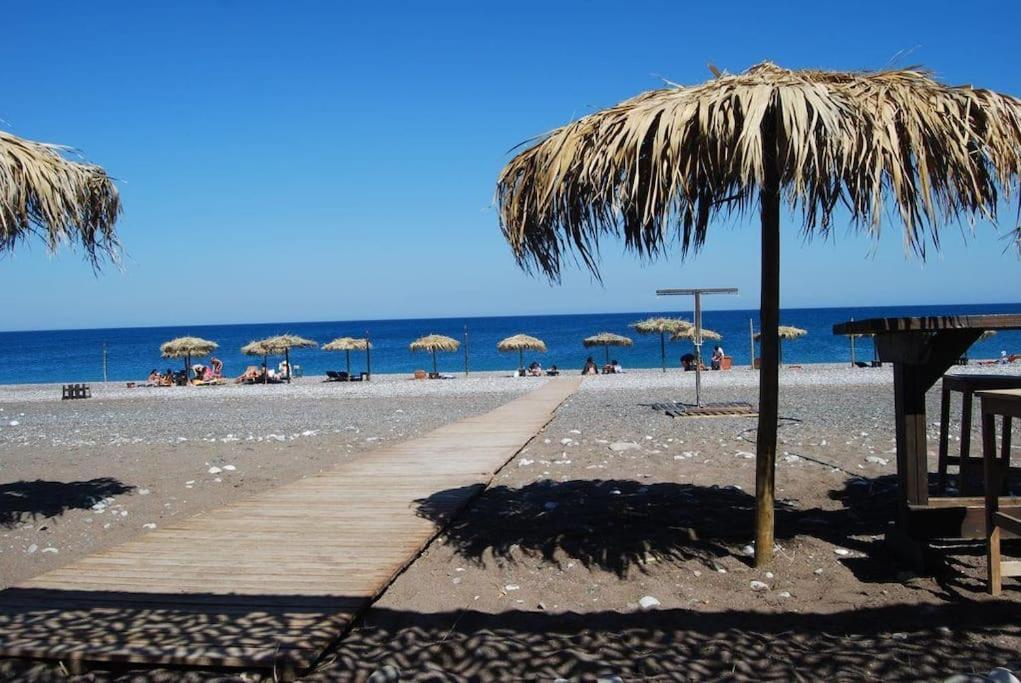 Cristelia Seafront & Pool Lakhania