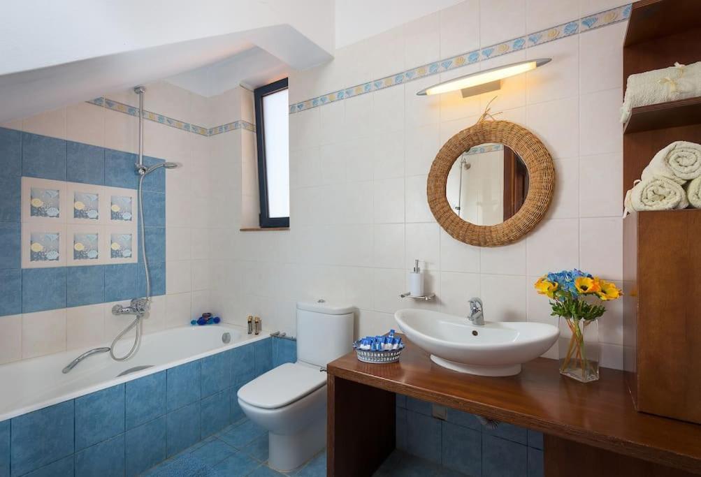 Villaer Cristelia Seafront & Pool