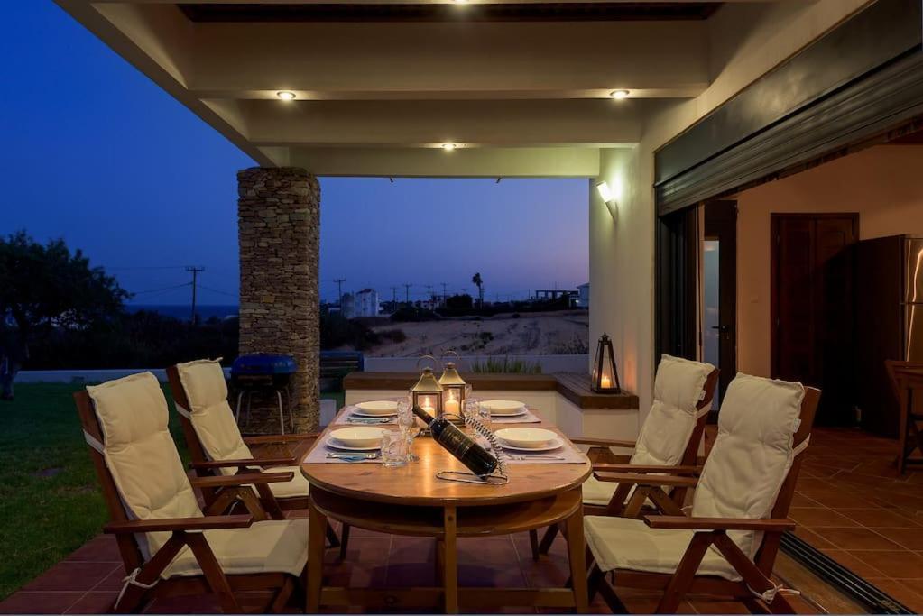 Villaer Cristelia Seafront & Pool *
