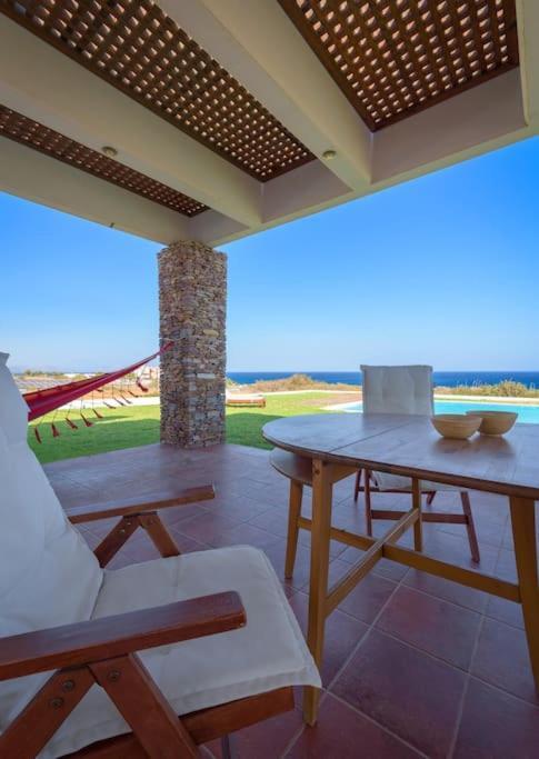Villaer Cristelia Seafront & Pool