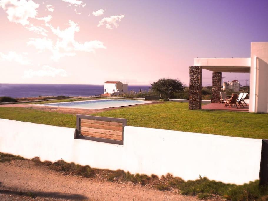 Villaer Cristelia Seafront & Pool *