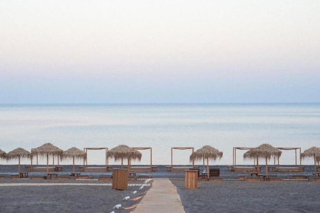 Cristelia Seafront & Pool Lakhania